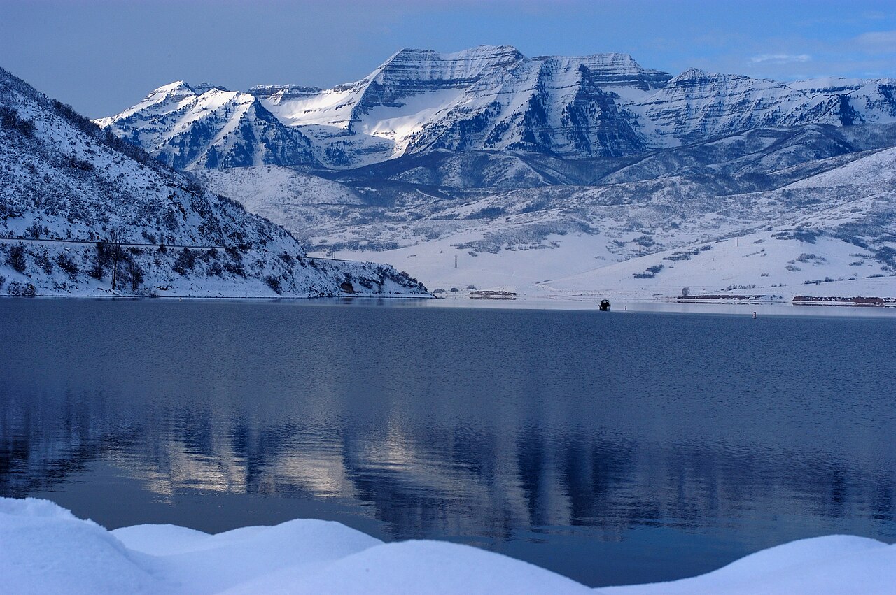 Deer Creek Reservoir and mountains in Heber Valley